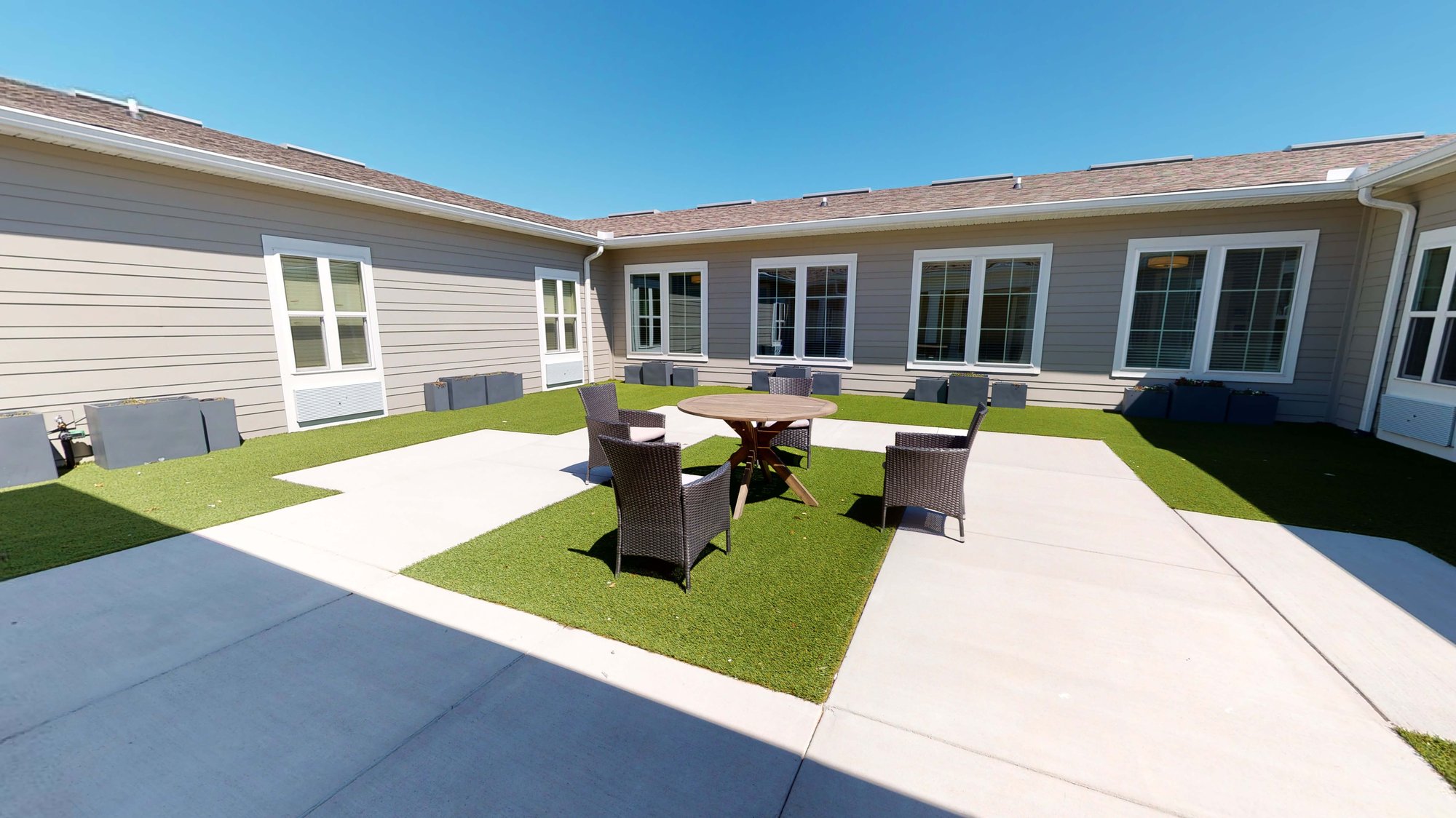 Memory Care Patio at Alto Boynton Ridge