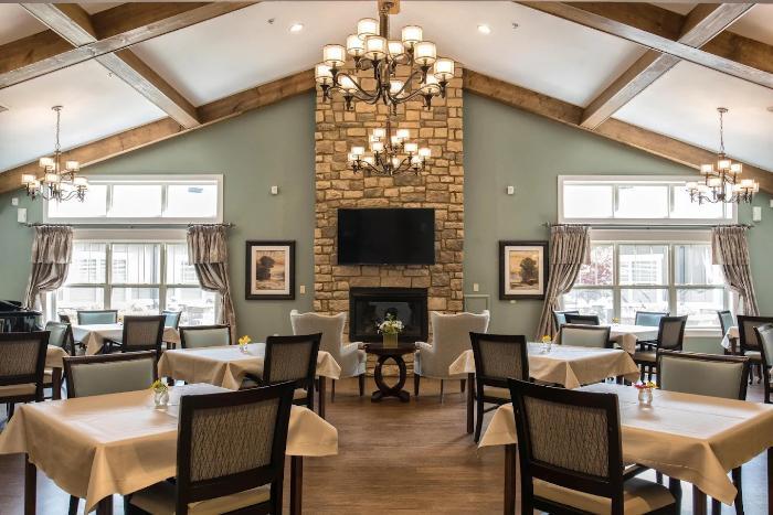 spring-arbor-of-bristol-dining-area