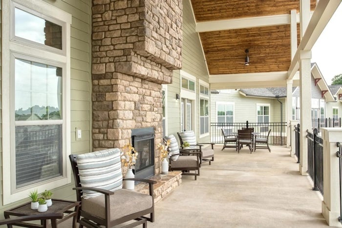spring-arbor-of-anderson-outdoor-porch