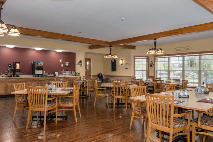 windsor-manor-grinnell-dining-area