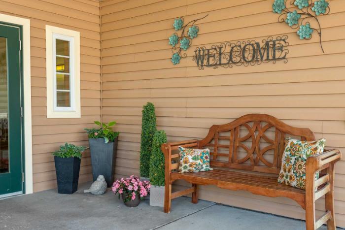 windsor-manor-grinnell-front-entry-3