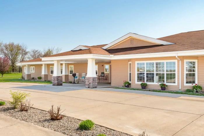 windsor-manor-indianola-exterior