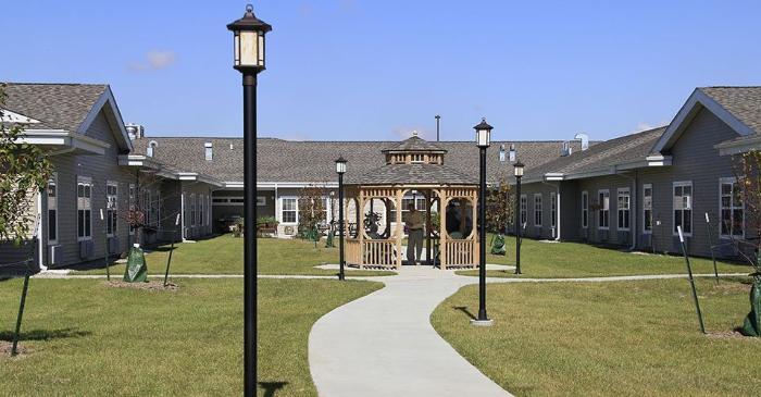 windsor-manor-nevada-courtyard windsor-manor-nevada-courtyard