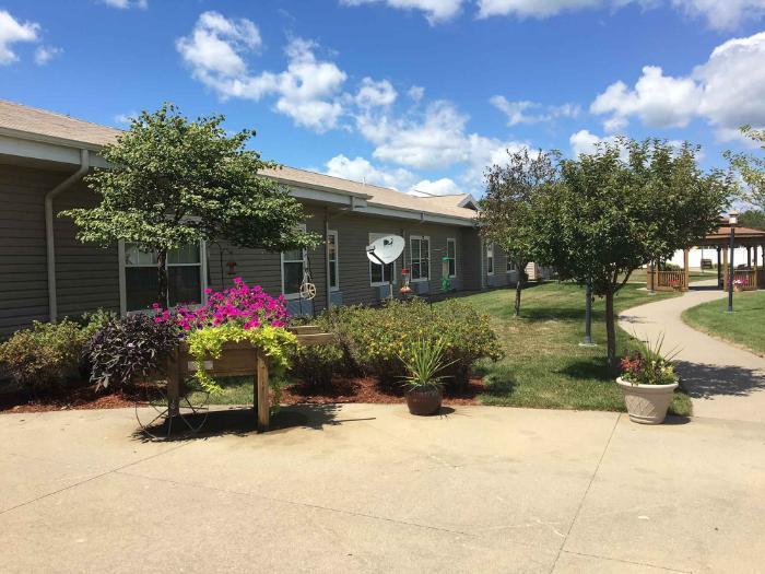 windsor-manor-vinton-courtyard